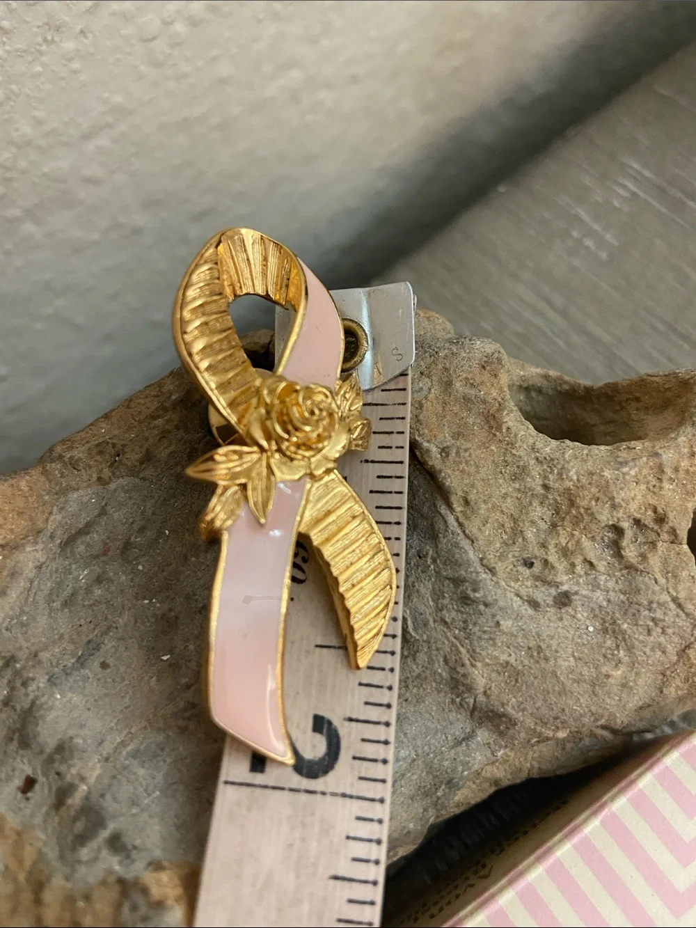 Vintage Avon Enameled Gold Tone Breast Cancer Awareness Rose Pin